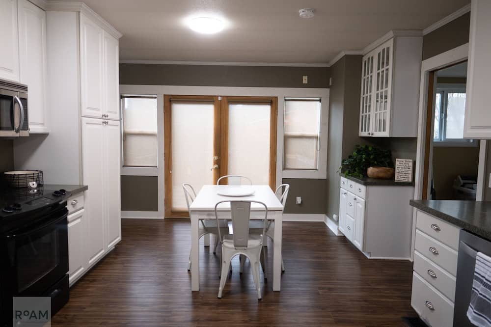 Norkirk House | Cottage Home in Heart of Kirkland w/Yard for Pets