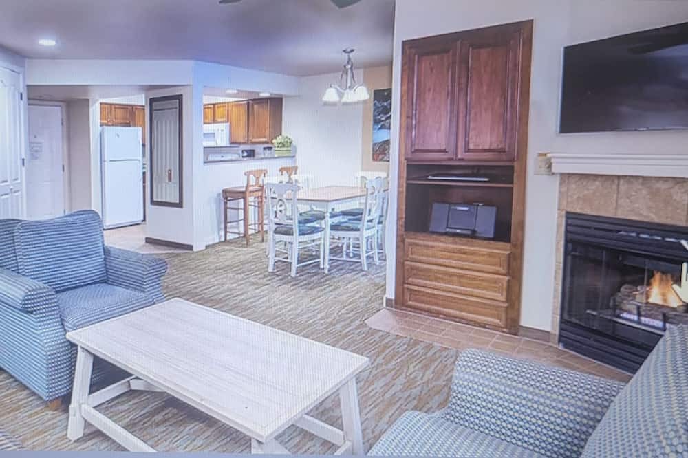 Round Hill Village Apartment | Cozy spacious 3-bedroom apt sleeps8 in Zephyr Cove with Wi-Fi, fitness room
