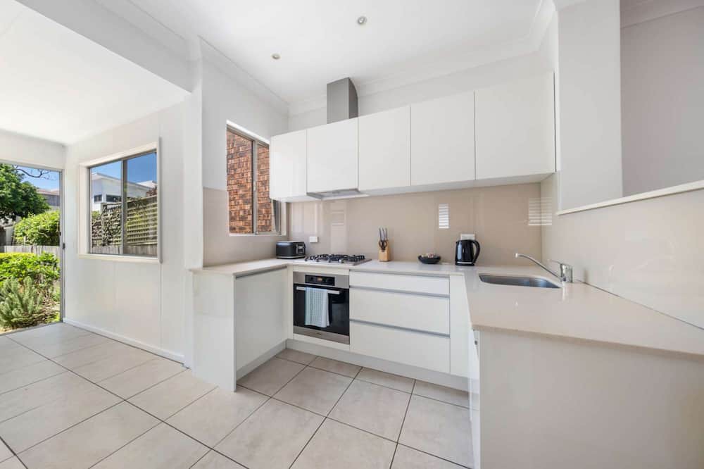 Clovelly House | 2BR Vintage Charm, Modern Comfort at Clovelly