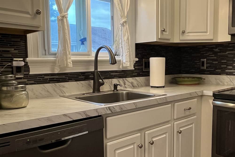New Milford Apartment | Luxury condo at beautiful community lake