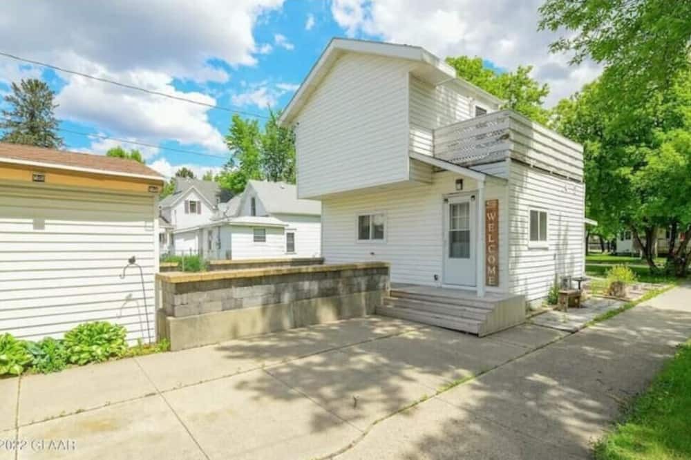 Grand Forks House | Ells Eccentric Bungalow - Near Downtown