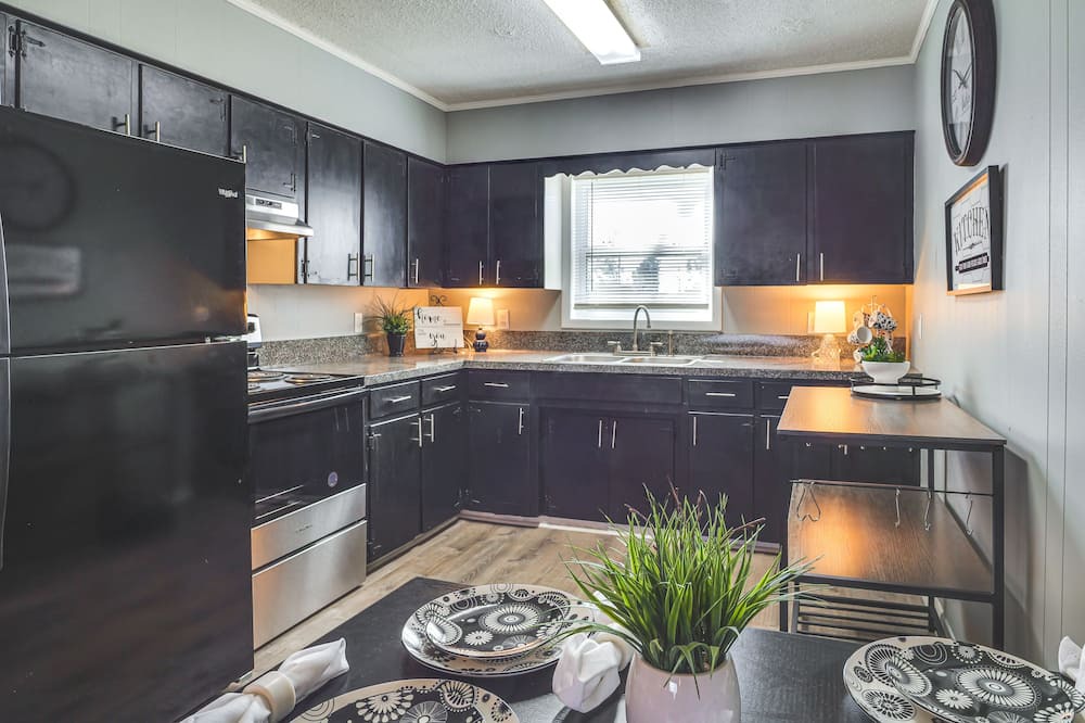 Manchester Apartment | Pet-Friendly Manchester Apartment w/ Pool Access!