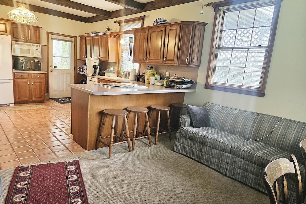 Franklin House | 2 Bedroom Cozy Sanctuary in Vermont's Countryside with Gorgeous Ponds