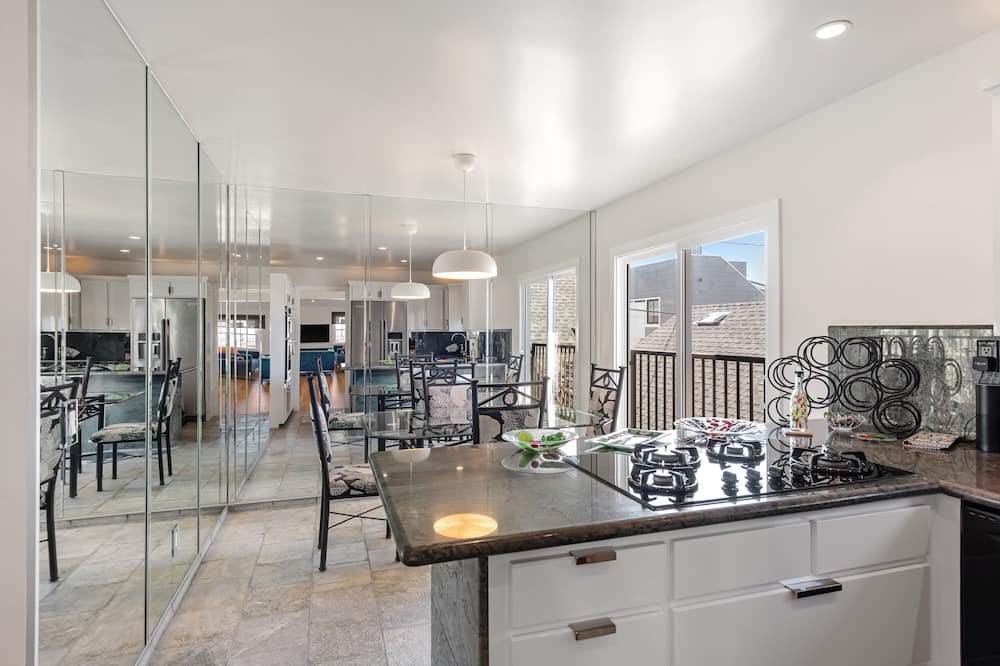The Strand House | NEWLY RENOVATED HOME - Available August 2024 - 2 BLOCKS TO BEACH!