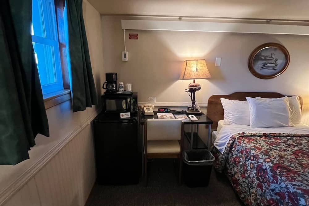 Onalaska House | Overlooking Lake Onalaska -- full-size bed + bath in nostalgic motel