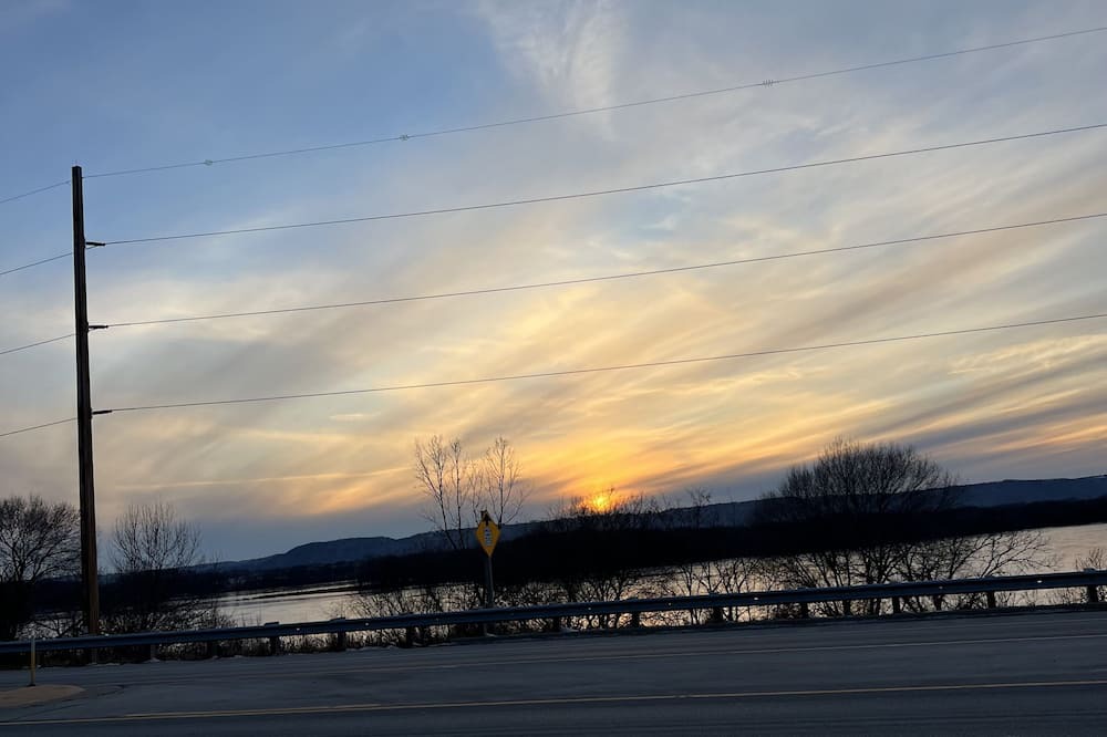 Onalaska House | Overlooking Lake Onalaska - Two full-size beds + bath in nostalgic motel