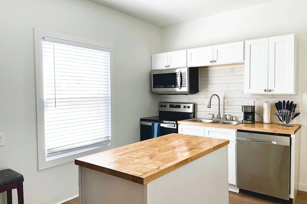 Old Brooklyn Apartment | Beautifully Remodeled 1/2 Duplex Home in Old Brooklyn