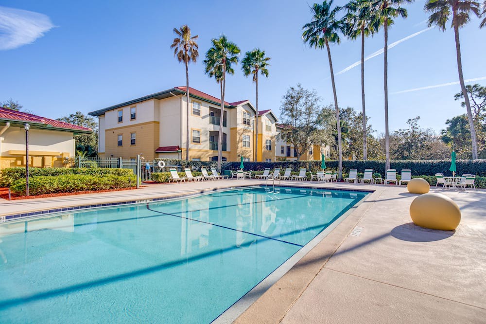 Gateway Condo | Fort Myers Condo w/ Screened Patio & Pool Access!