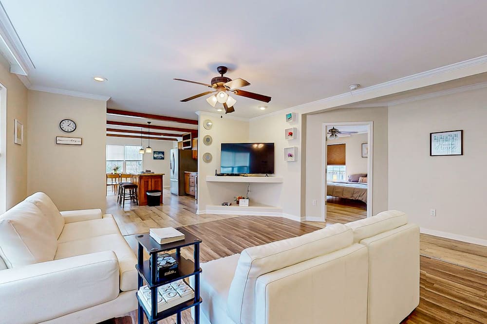 Dandridge House | Sunny dog-friendly home with a pool, balcony, smart TVs, washer/dryer, & AC