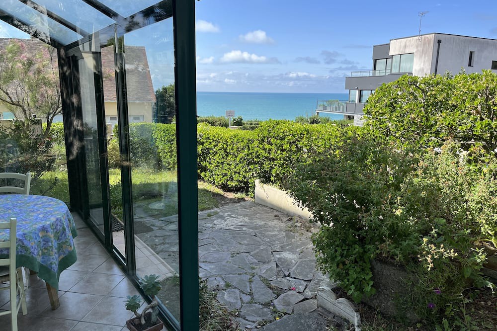 Donville-les-Bains House | Maison Surplombant la Plage de Donville les Bains, vue sur mer