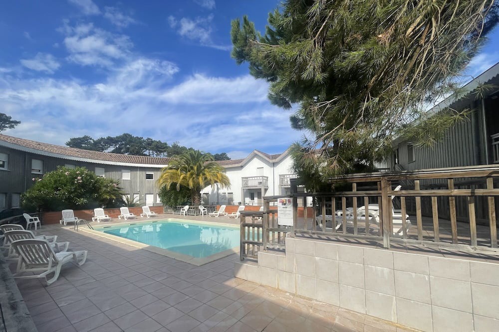 Le Canon Apartment | Apartment 'Appartement Terrasse Ref46' with Shared Pool, Private Terrace and Wi-Fi