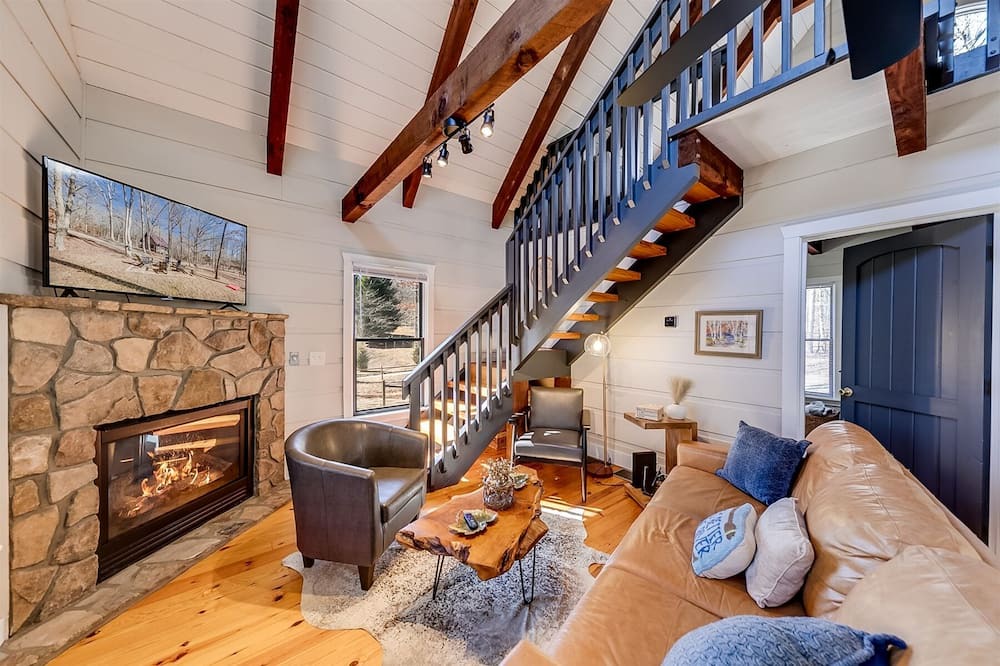 Demorest House | Riverland Retreat- Located in an idyllic riverfront community on the Soque