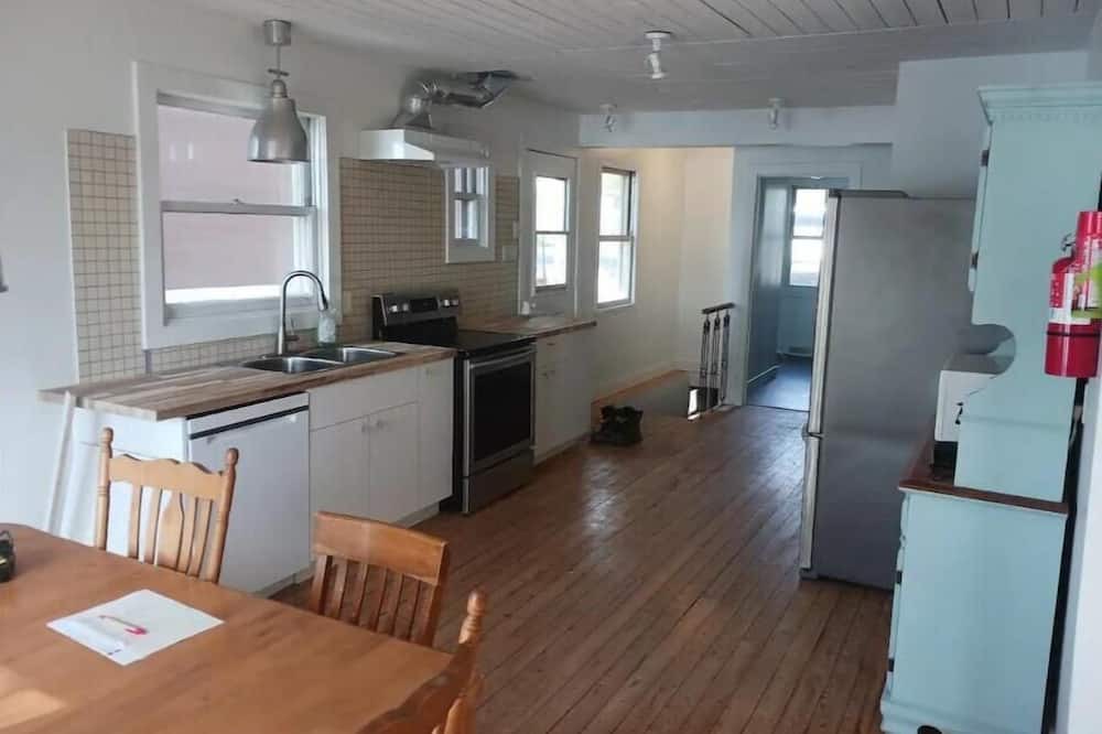 Pincourt Ski Chalet | Amazing waterfront sunset. Chalet close to mtl.