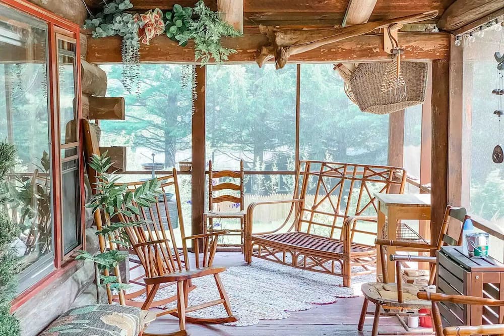 Phoenicia Cabin | The Highview, A Catskills Log Cabinnn