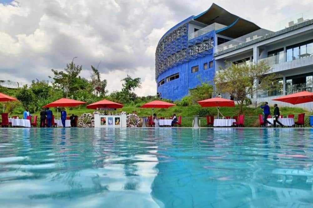 Kampala House | Azarel H (Aquarius Kigo Resort)