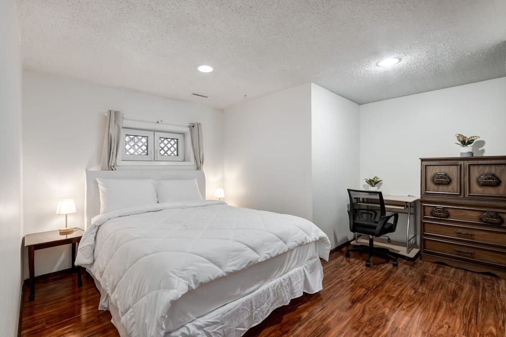 Northwest Calgary House | Timeless Tranquility 2BR Suite near the Airport