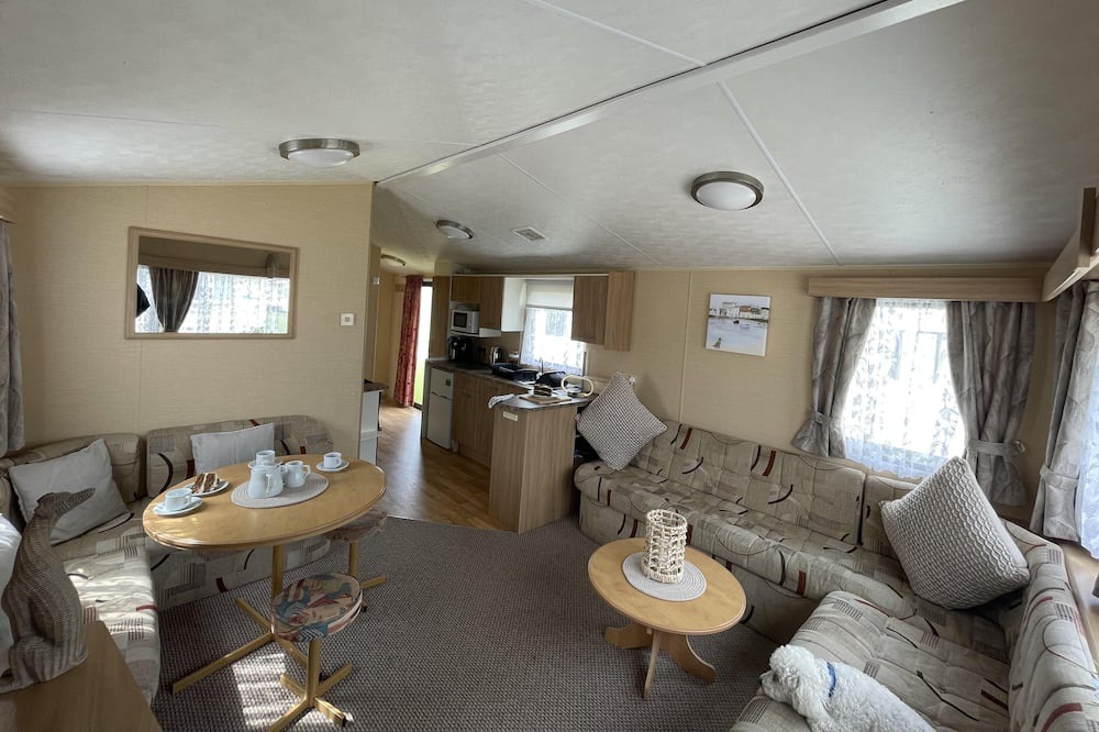 Clacton-on-Sea Ski Chalet | Lovely 2 Bed Chalet in Clacton-on-Sea