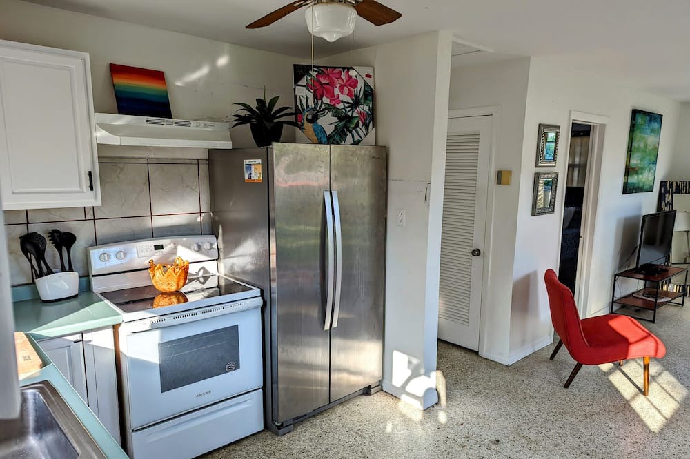 Mango Groves Cottage | Downtown Lake Worth Beach Casita