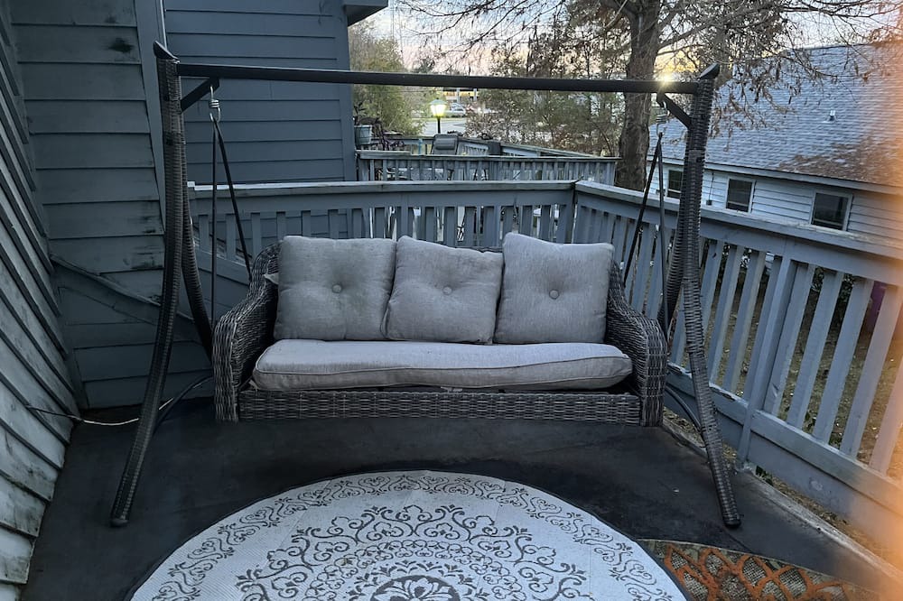 Hanahan House | Beautiful Townhome with 2 Master Suites