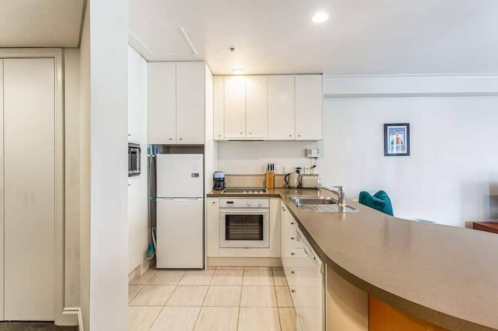 Northcote Apartment | Spacious CBD Retreat: 1BR Queen St Gem!