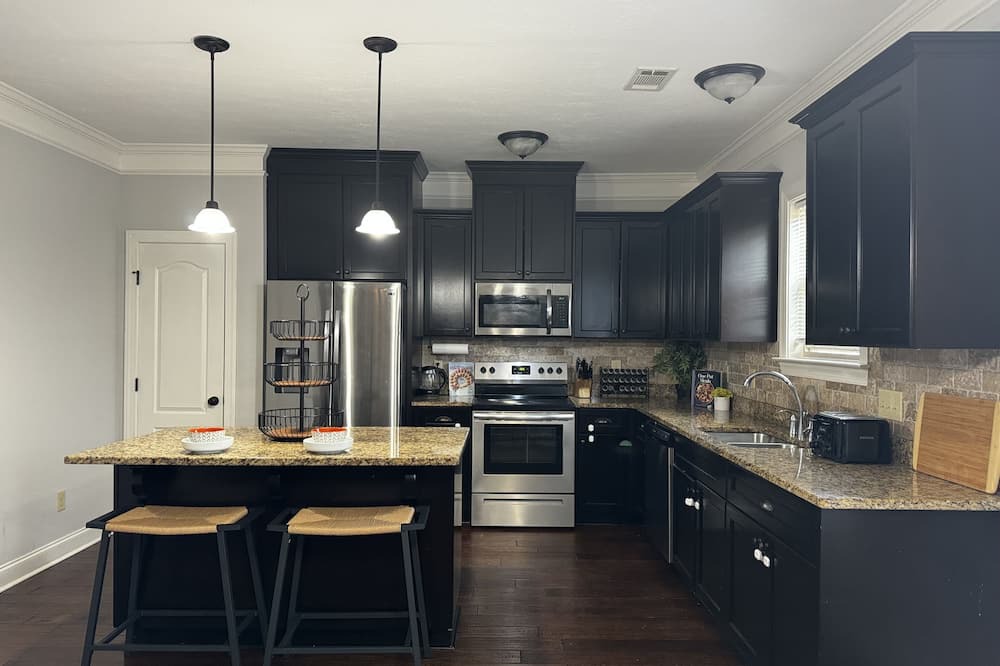 Gracewood House | NEW l Unique l Modern l Cozy