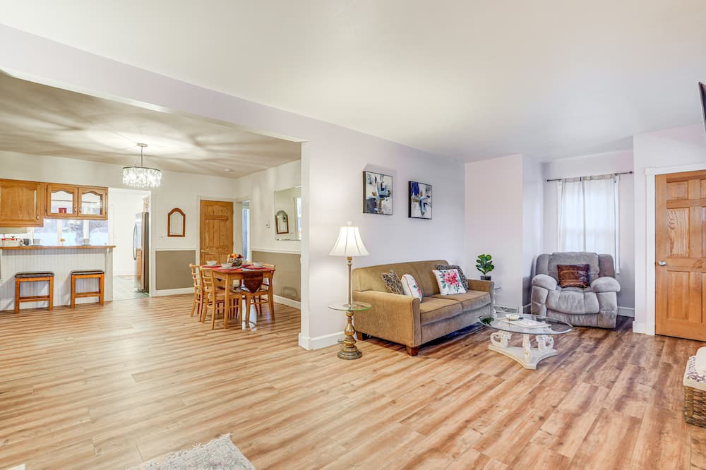 Syracuse Cottage | Pet-friendly Syracuse Home w/ Private Yard!