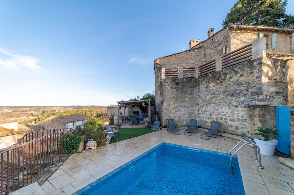 Saint-Pons-de-Mauchiens Bed & Breakfast | La Rose du Vent, un Salon de thé et Chambres d Hôtes Haut de Gamme Avec Piscine!