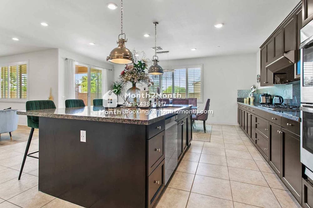Fontana House | Luxurious Haven on Curry Pl #41793