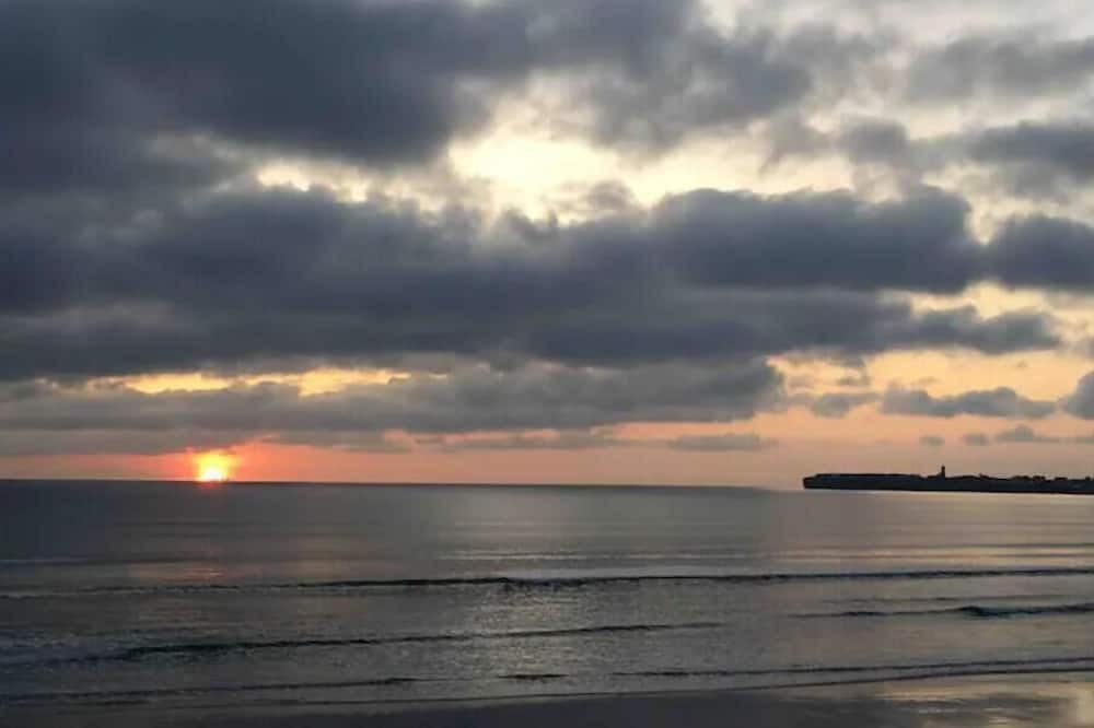 Lahinch Apartment | Loft Apartment with private south facing terrace in centre of Lahinch.