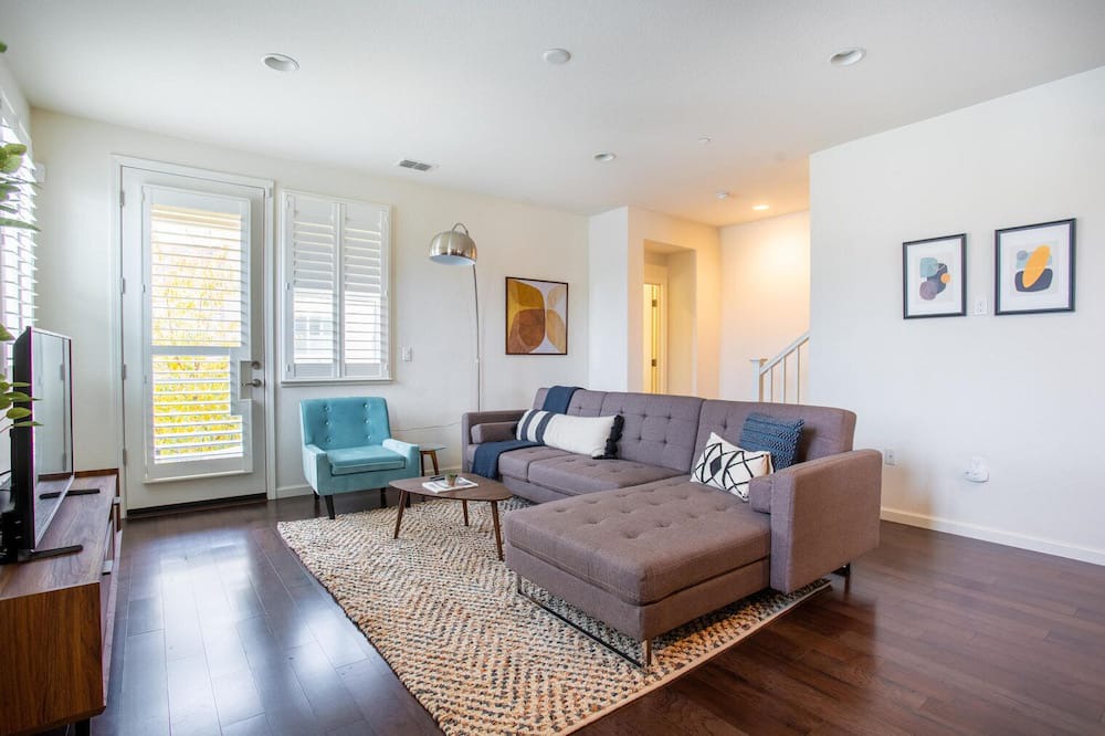 Edenvale House | Sweet San Jose 4BR w/ Pool, Gym, Spa & A/C, nr Dining, by Blueground