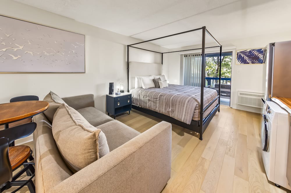 Fairfield Harbour Apartment | Beautiful new studio on the water