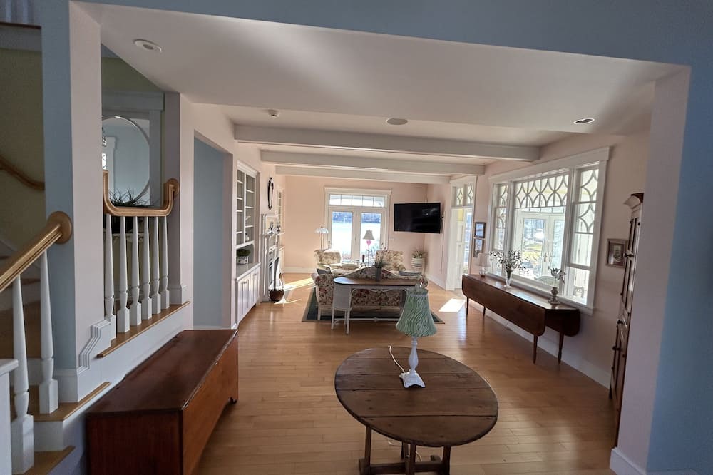 Newcastle House | Luxury harbor side home on the Damariscotta River Short walk to town