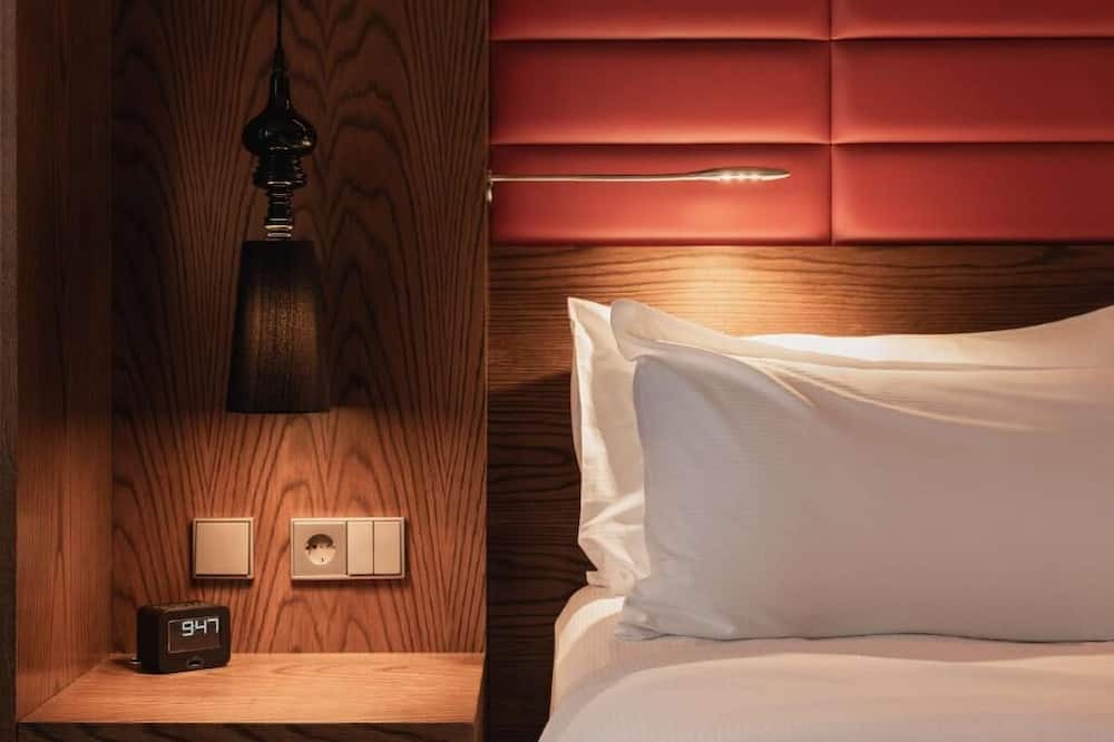 The Hague Center House | Experience Opulent Stay in The Hague - 3 Spacious Rooms & Exceptional Location