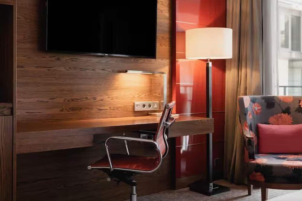The Hague Center House | Business & Leisure Amenities Combined. Complimentary Facilities & Fitness Center