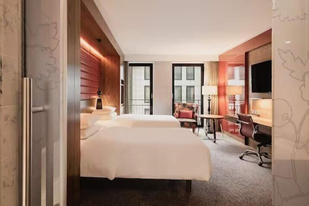 The Hague Center House | Executive Lounge Available For Business Travelers, 2 Units. Near Alexanderplatz