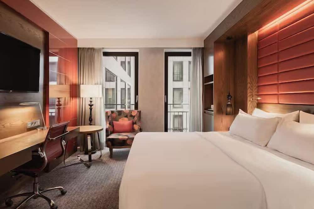 The Hague Center House | Immerse Yourself in City's Charm - 2 Units Near Alexanderplatz