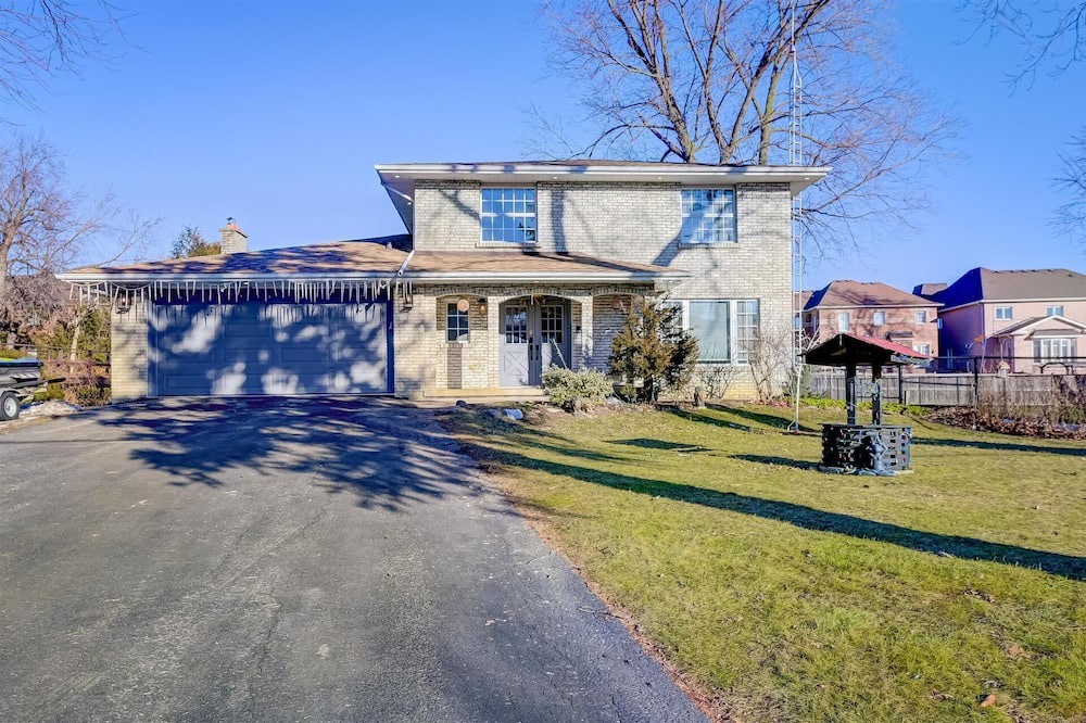 Markham House | Cozy home in Markham city where you can gather with family and friends.