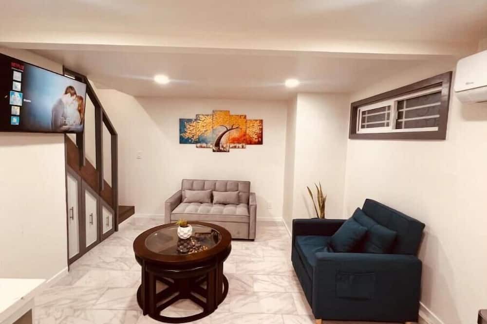 El Rancho Cottage | Private Cozy & Modern Wee Casita in LA & OC