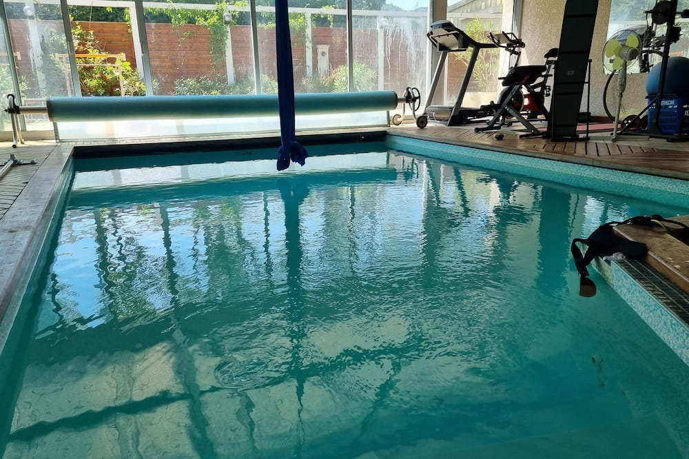 Saint-Laurent-du-Pape House | Échappée Belle en Ardèche : Maison de Charme Avec Piscine Couverte et Loisirs