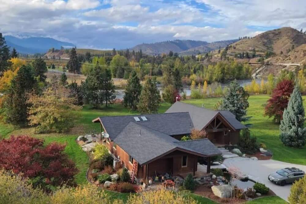 Dryden House | Private River house near Leavenworth on 10 acres