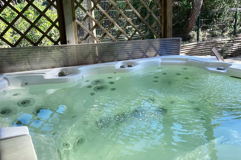 Marina di Castagneto Carducci House | Holiday Home 'Appartamento 1 - Villa Lidia' with Private Pool, Wi-Fi and Air Conditioning