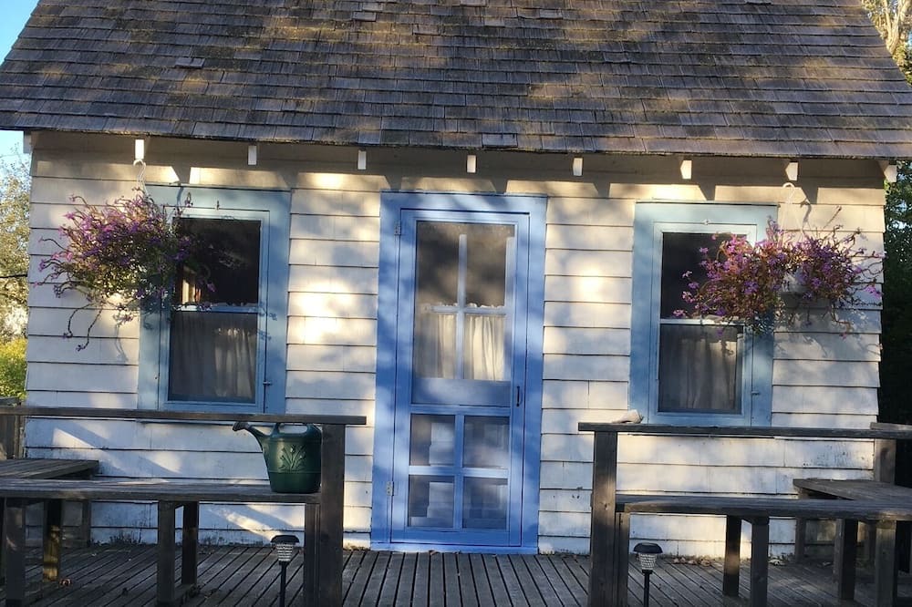 Fair Harbor Cottage | Original 2-bedroom cottage in lovely Fair Harbor with WiFi