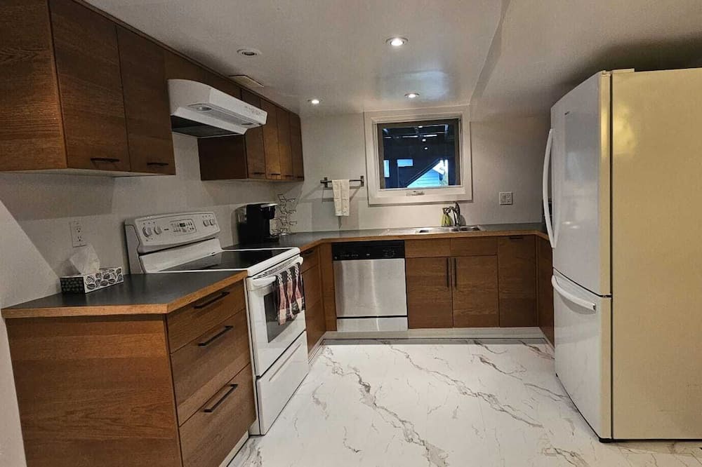 Riley Park House | Cozy 2 Bedroom Home In Vancouver