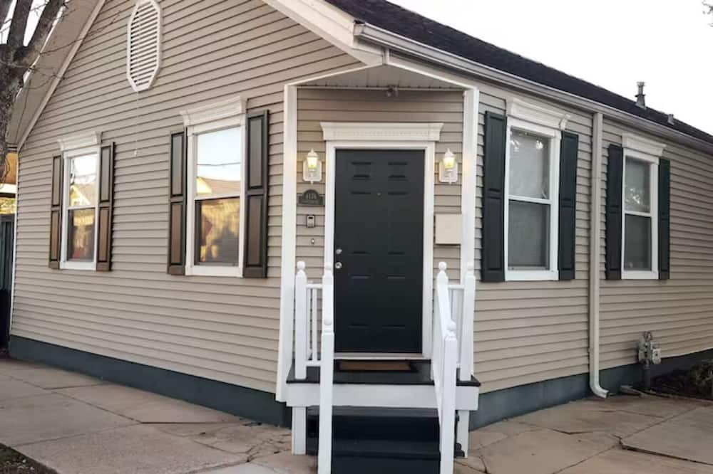 Mid-City Cabin | ✨💥CLOSE 2 FQ!❤️\ SLEEPS 4 W/ W+D