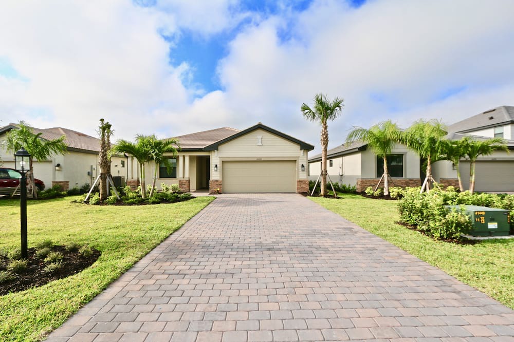 Estero House | Stunning house in prestigious and upscale development.