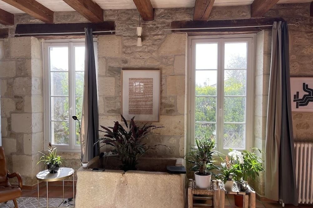 Yves House | 18th century post office transformed into a charming house