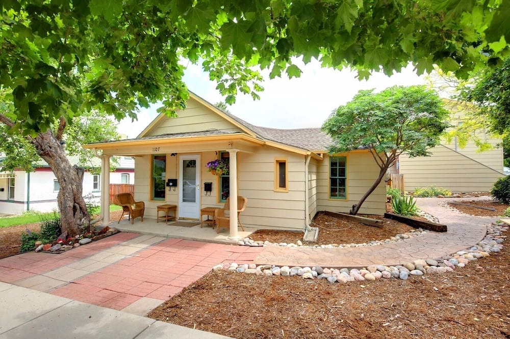 Golden House | Golden Historic District 3BR Bungalow