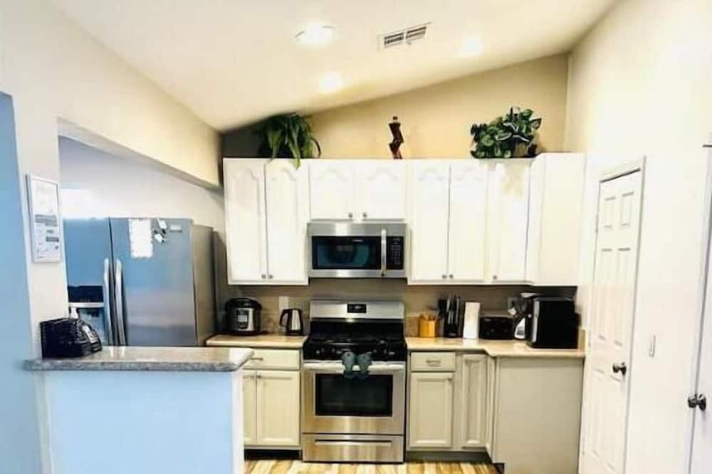 North Las Vegas House | Enchanting home North Las Vegas