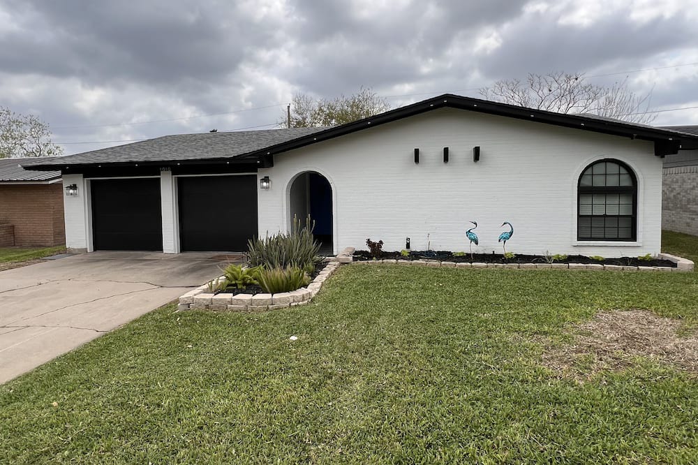 Harlingen House | Cozy Casita centrally located in the Valley