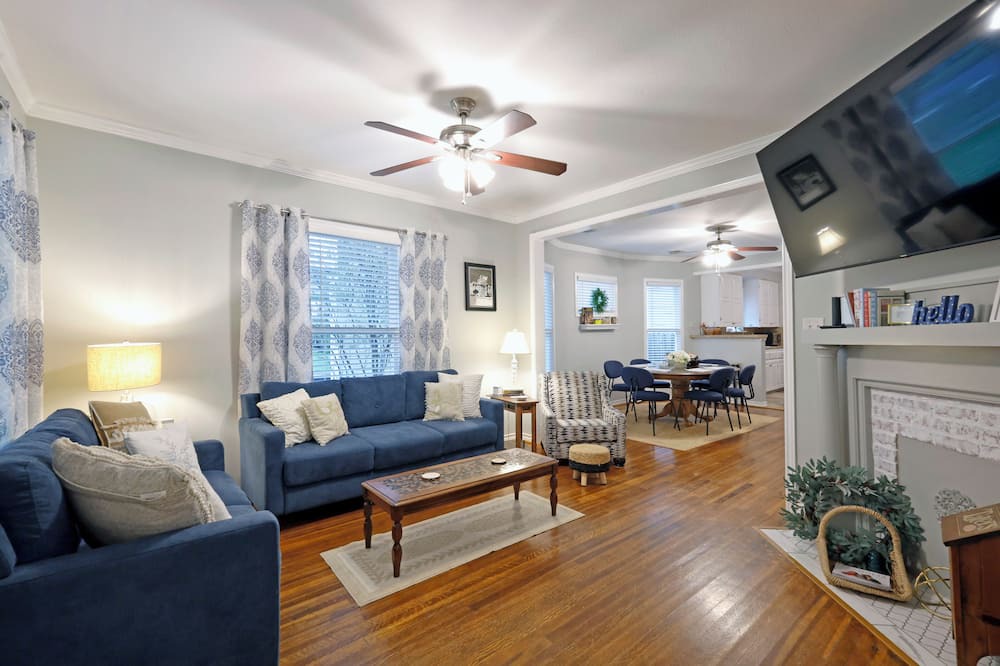 Hillsboro House | Charming VRBO in Historic District - near Downtown and easy access to Waco/DFW